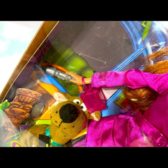 BARBIE AS DAPHNE COLLECTABLE DOLL & SCOOBY DOO VINTAGE 2001 MATTEL ORIGINAL BOX - Picture 6 of 13